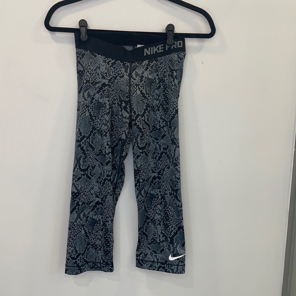 Nike Pro Fitted Snakeskin Pattern Capri Leggings S